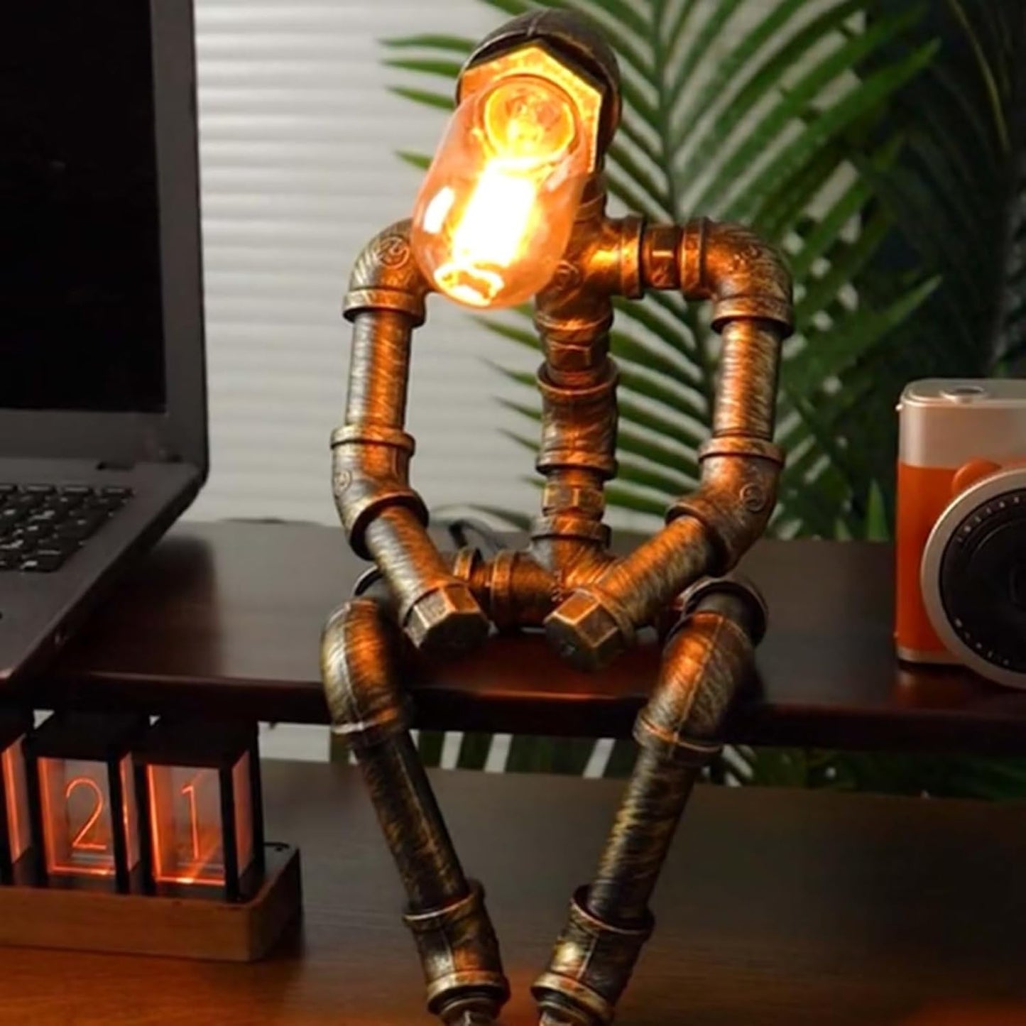 Noir & Vive RoboLamp